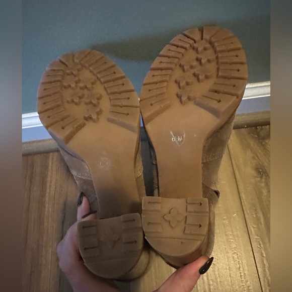 Tory Burch LEIGH LUG SOLE BOOTIE IN RIVER ROCK/ RIVER ROCK size 6.5 - Picture 8 of 12